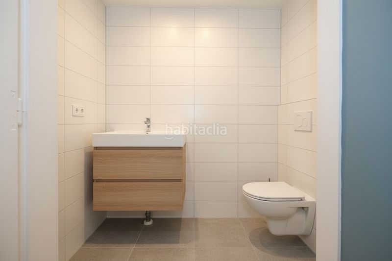 Foto a88260d3-421e-4d6a-9393-32da1a64bd6a. Local comercial en El Poble Sec - Parc de Montjuïc Barcelona