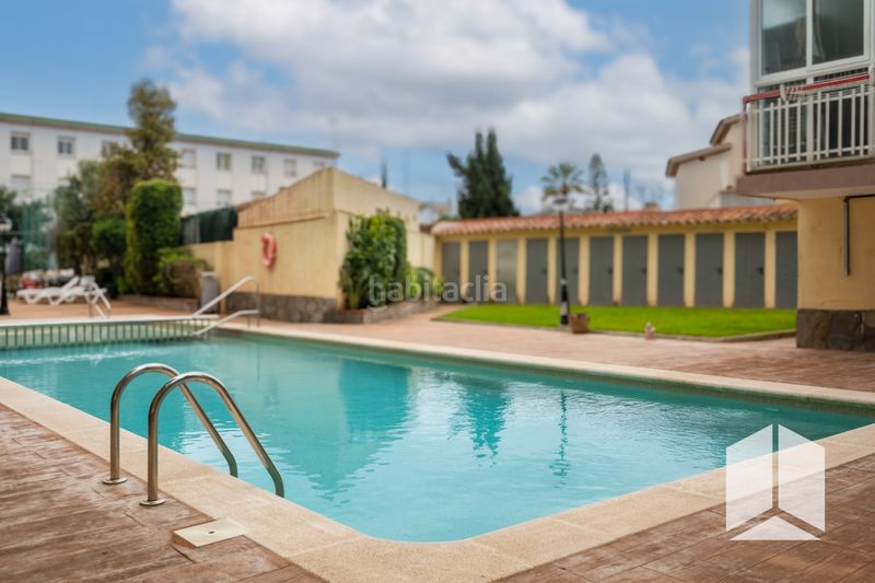 Foto ca6f5380-7fbe-4bc9-a872-27d5e233205f. Àtic amb aparcament piscina a Les Botigues Castelldefels