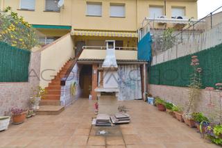 Casa adossada a Abrera. Casa adosada en abrera