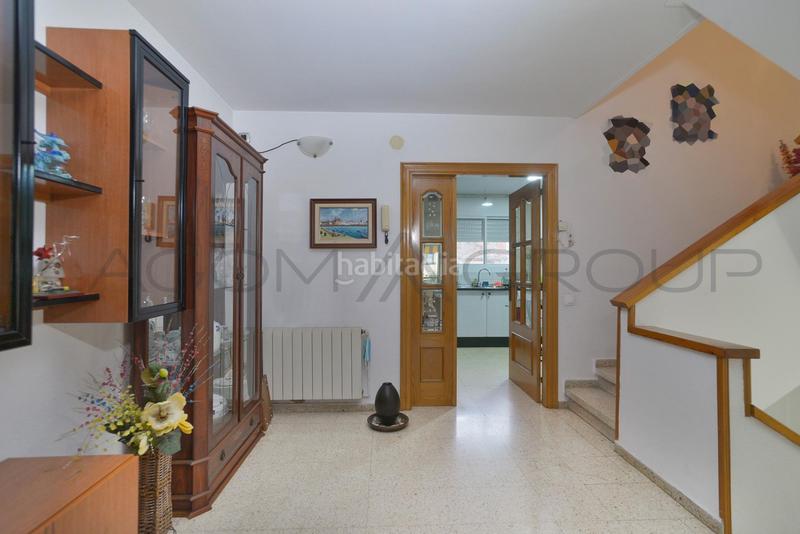 Foto d3e96ca8-3b85-49ca-9a02-c3117d94331e. Casa a schiera con riscaldamento parcheggio in Abrera