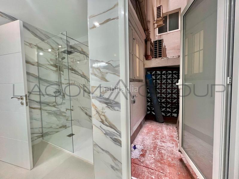 Foto 912ca0b4-0ccd-49bd-a65f-6af727401342. Local comercial en Guinardó Barcelona