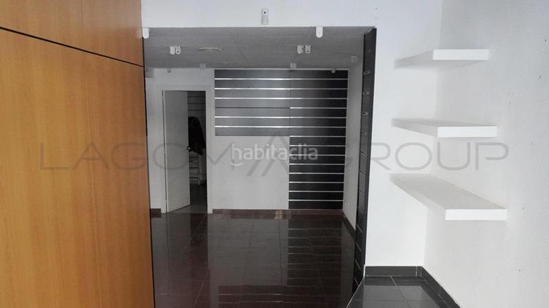 Foto 2baa8523-54d4-4587-a877-0284452b3fe1. Local comercial  al lado del bus en Viladecans