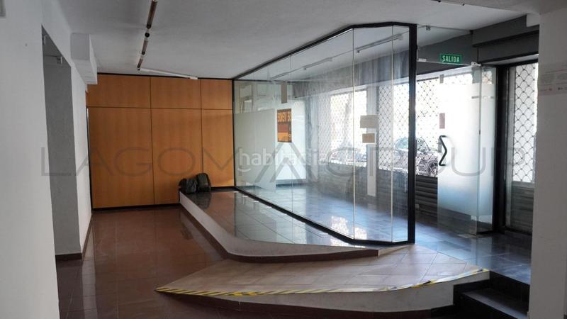 Foto 32912e96-605b-4f61-87f9-eb00e0cc3a99. Local comercial  al lado del bus en Viladecans