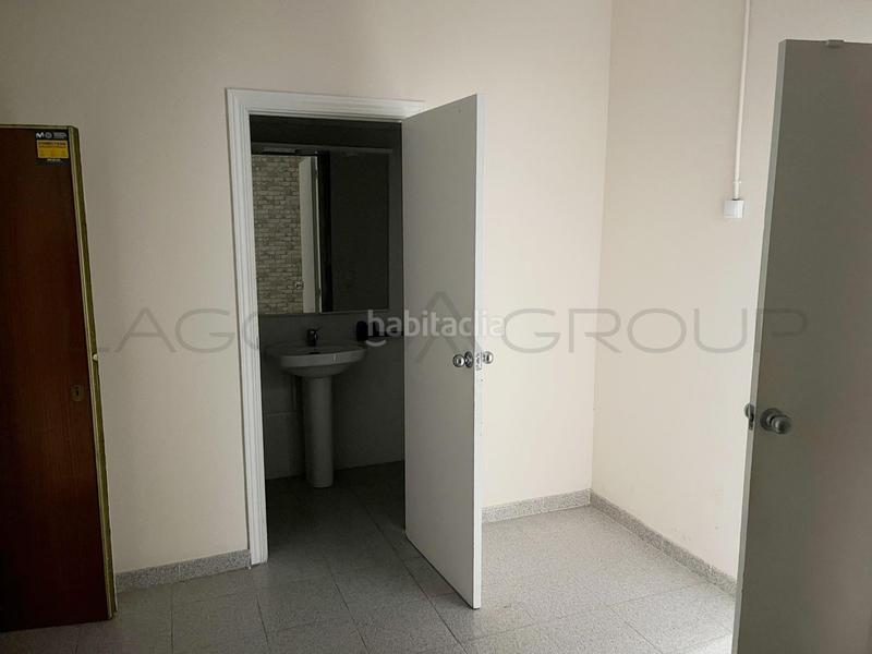 Foto 4abc6d38-eeec-446e-971e-911a0a69ce22. Local comercial  al lado del bus en Viladecans