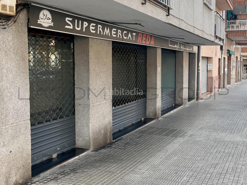 Foto 7a204c0a-63fe-4a0d-8b1a-58735d812ccb. Local comercial  al lado del bus en Viladecans