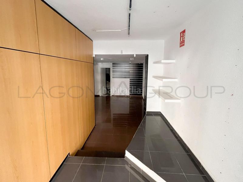 Foto 84f2657b-5701-4867-b74d-2cf9412e4fa6. Local comercial  al lado del bus en Viladecans