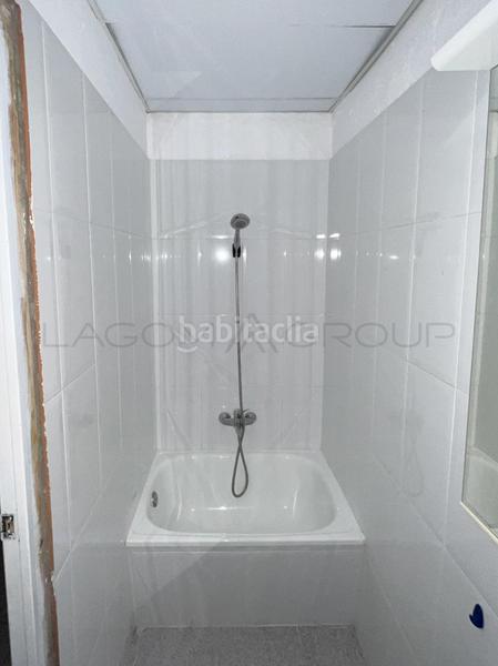 Foto ad3b962a-e412-469d-ba9c-afb9598b75d1. Local comercial  al lado del bus en Viladecans