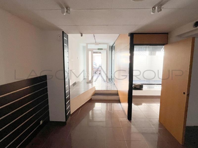 Foto afaefd03-4b7c-45bf-b8b2-a065527f77ed. Local comercial  al lado del bus en Viladecans