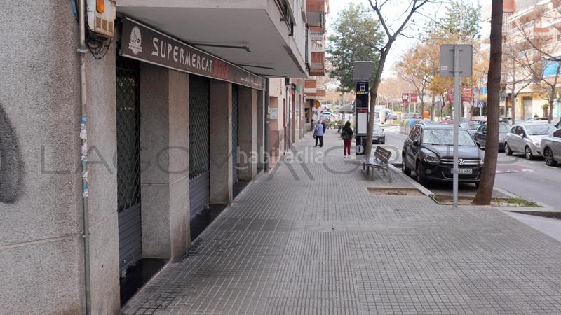 Foto e55d6345-7b5b-41d9-b779-0073b7ed8db2. Local comercial  al lado del bus en Viladecans