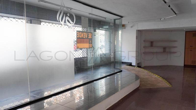 Foto eb8e89a1-4e00-4b14-979c-dbe4efc0d813. Local comercial  al lado del bus en Viladecans