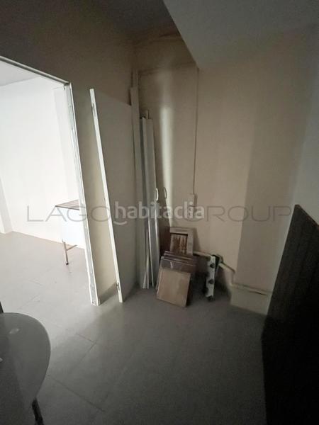 Foto f2492261-43b4-4ba1-875d-209b56efe3fb. Local comercial  al lado del bus en Viladecans