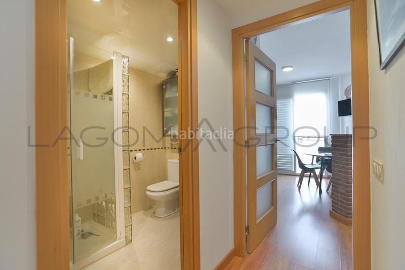 Foto 45dcac5c-bca3-4318-8c37-1aba5beaaacf. Piso existe, encantador, cálido y moderno piso costero en Cunit