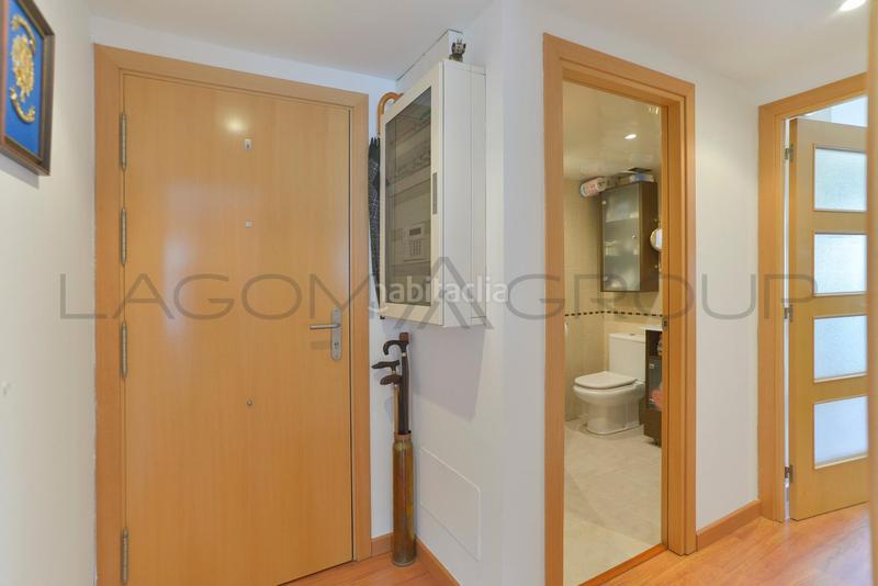Foto 72dfcf9a-3740-49a4-a4e8-c4ab1f39610a. Piso existe, encantador, cálido y moderno piso costero en Cunit