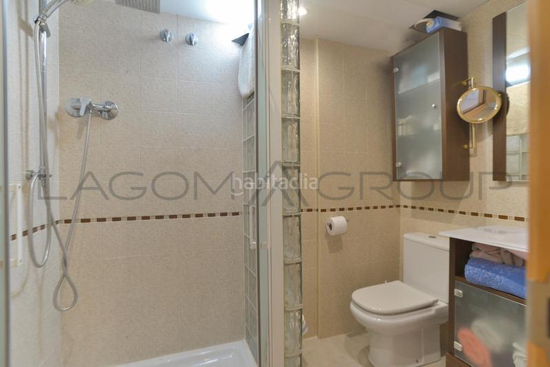 Foto 9e18fa5c-7930-438c-8eb1-3a05d99a7503. Piso existe, encantador, cálido y moderno piso costero en Cunit