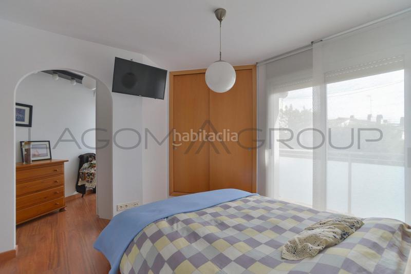 Foto a6984f4d-c2f7-45e2-b69a-a74ac5d4b626. Piso existe, encantador, cálido y moderno piso costero en Cunit