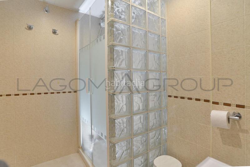 Foto b521a61f-e576-41f8-b604-677ac0fd6f88. Piso existe, encantador, cálido y moderno piso costero en Cunit