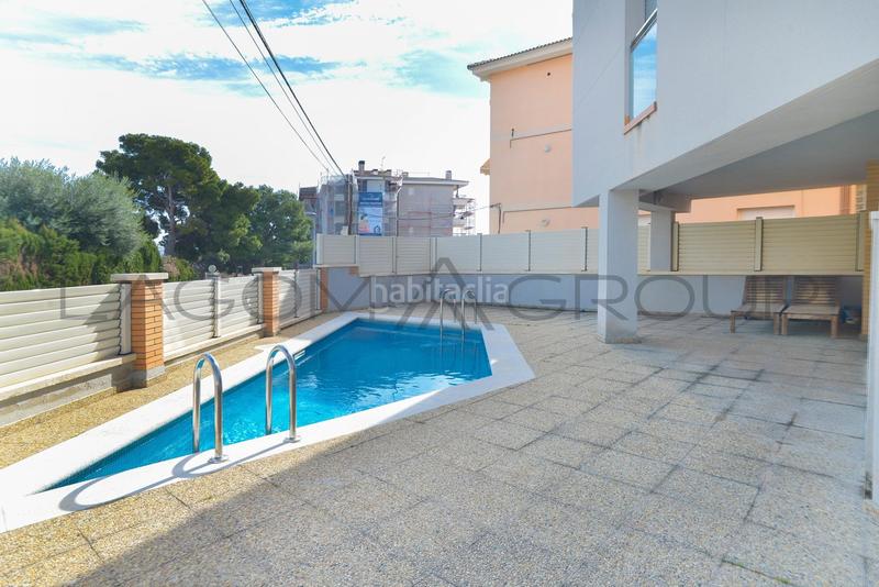Foto b81ca1b2-d204-48fe-8c8b-64c379fbcdbd. Piso existe, encantador, cálido y moderno piso costero en Cunit