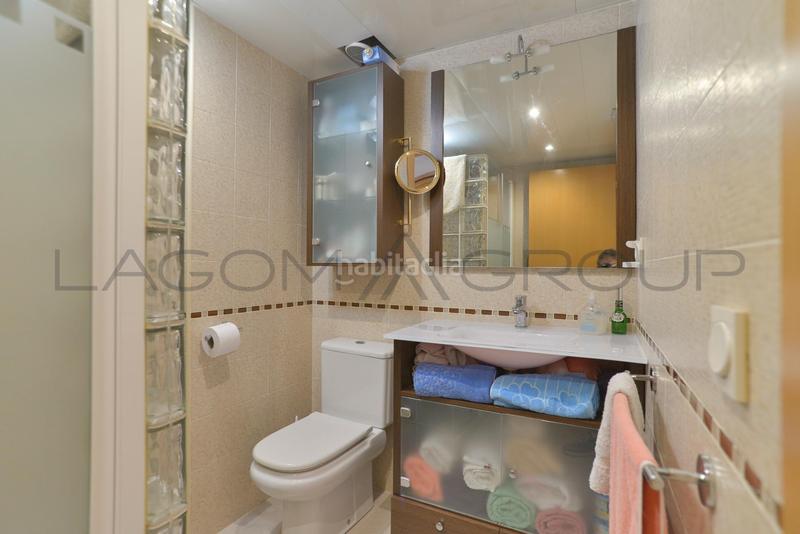 Foto d50bb589-8e00-45d9-a916-629a4594410b. Piso existe, encantador, cálido y moderno piso costero en Cunit