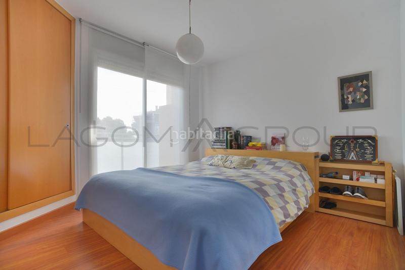 Foto d804df4e-1f7e-4257-b233-c6aed63b5df3. Piso existe, encantador, cálido y moderno piso costero en Cunit