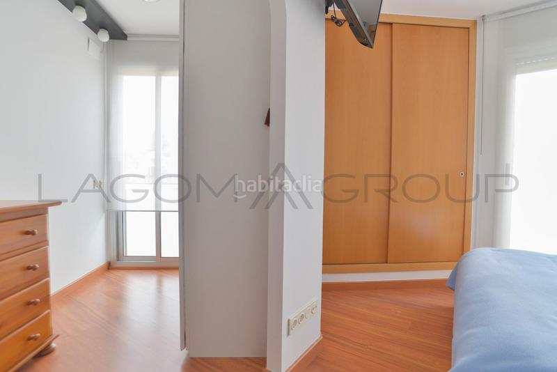 Foto dc613d4f-6366-4aeb-a01c-78970a6bcc05. Piso existe, encantador, cálido y moderno piso costero en Cunit