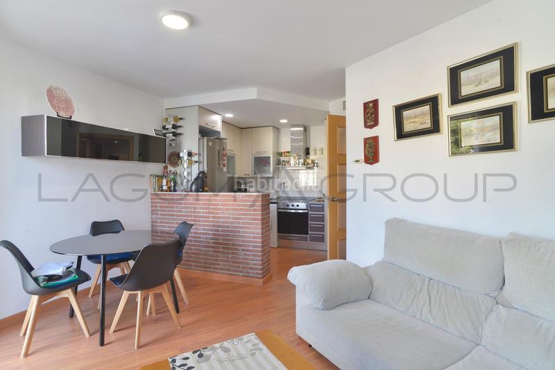 Foto fac206f3-62fe-4f58-b2e7-b8f360325b5c. Piso existe, encantador, cálido y moderno piso costero en Cunit