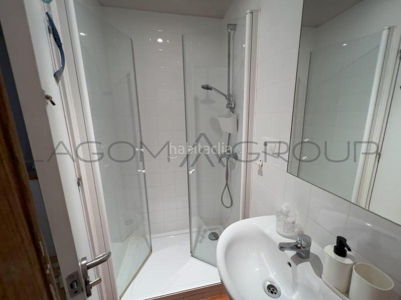 Foto 0a21b4a0-9e5e-4f7f-b1eb-29b8db7487c3. Piso una joya urbana con licencia turistica en Raval Barcelona
