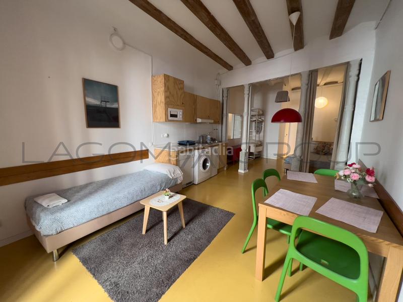 Foto 8ff15dc6-48d2-449c-a7f2-1a8174eb1dc0. Piso una joya urbana con licencia turistica en Raval Barcelona