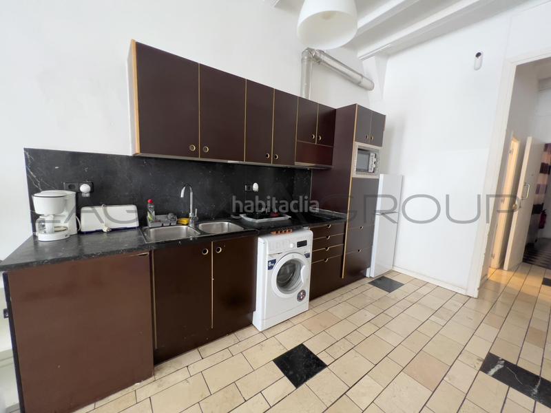 Foto ebd949f6-43d6-4503-9304-cad093b7c4af. Piso una joya urbana con licencia turistica en Raval Barcelona