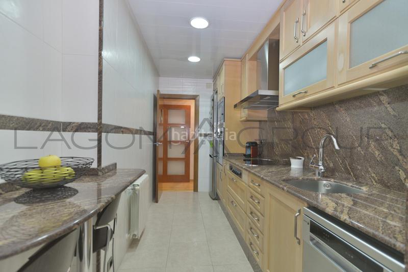 Foto 8206c5e5-0f32-46c9-8b4b-59455fc4348a. Piso  reformado con 4 habitaciones en zona amat targa en Viladecans