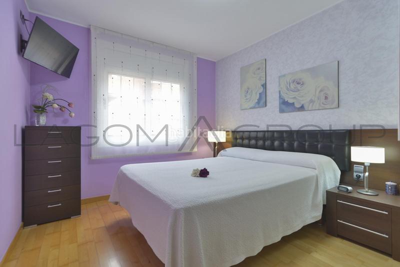Foto d6e61a7a-b991-48f7-8a74-a01943f97e30. Piso  reformado con 4 habitaciones en zona amat targa en Viladecans
