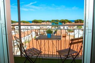 Appartement à Els Pins. Piso reformado con vistas al mar