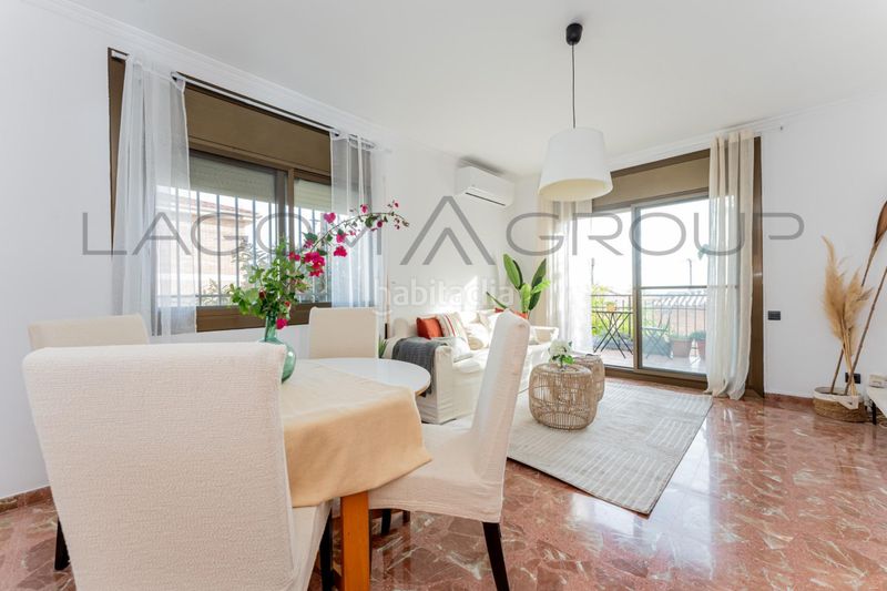 Foto 0f533122-d595-41a4-af25-e15dcaeba5b9. Casa amb calefacció aparcament a Torrent Ballester Viladecans
