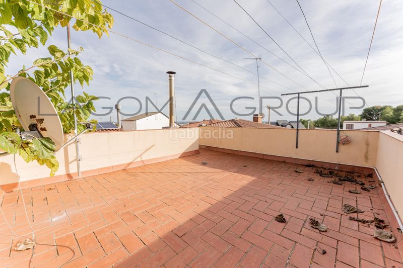 Foto b252fec2-266a-4928-981f-3219c299d577. Casa amb calefacció aparcament a Torrent Ballester Viladecans