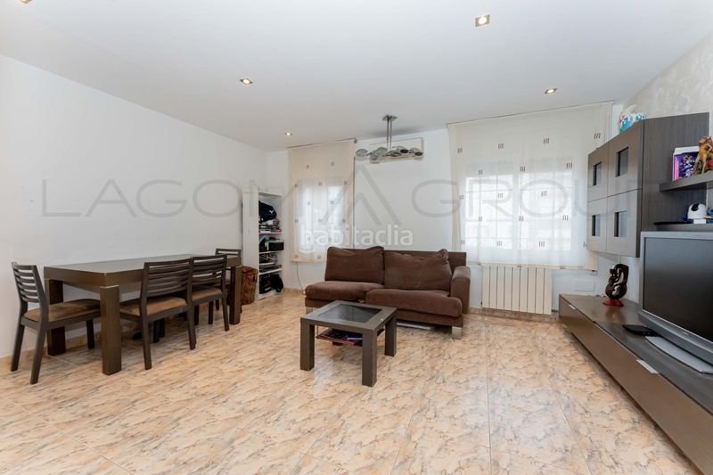 Foto 5457f680-6a8e-4386-b185-ce4c211bed09. Flat in Centre Viladecans