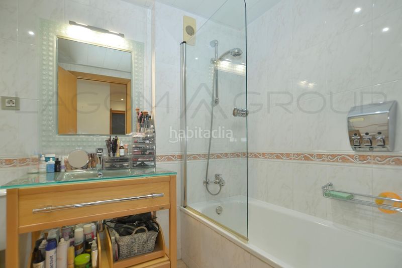 Foto 555e2c89-371b-4cd8-8cf0-a3b7617387c6. Pis amb calefacció aparcament piscina a Torrent Ballester Viladecans