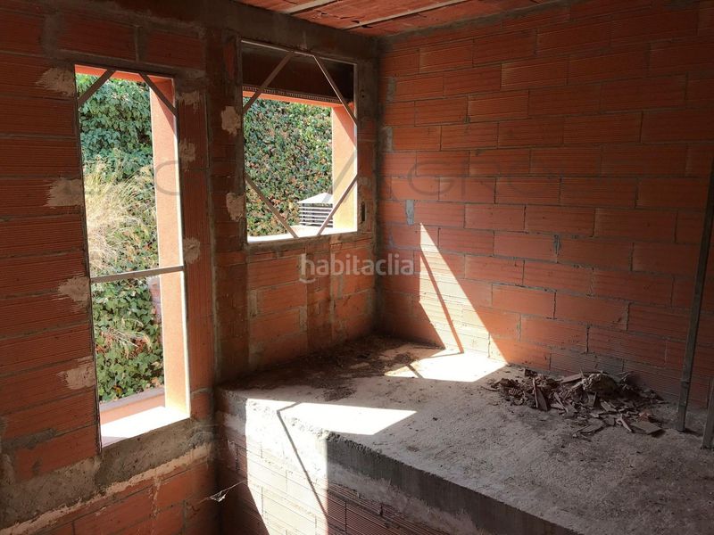 Foto d26c80e1-c3d1-4e90-ab7d-f228a2144c25. Casa adossada amb aparcament a Rosselló