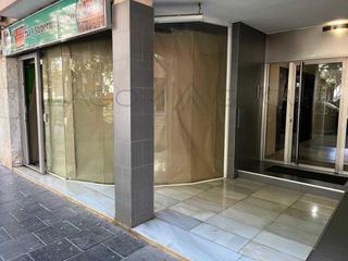 Local Comercial a Centre. Local comercial en venta en castelldefels  125 m2