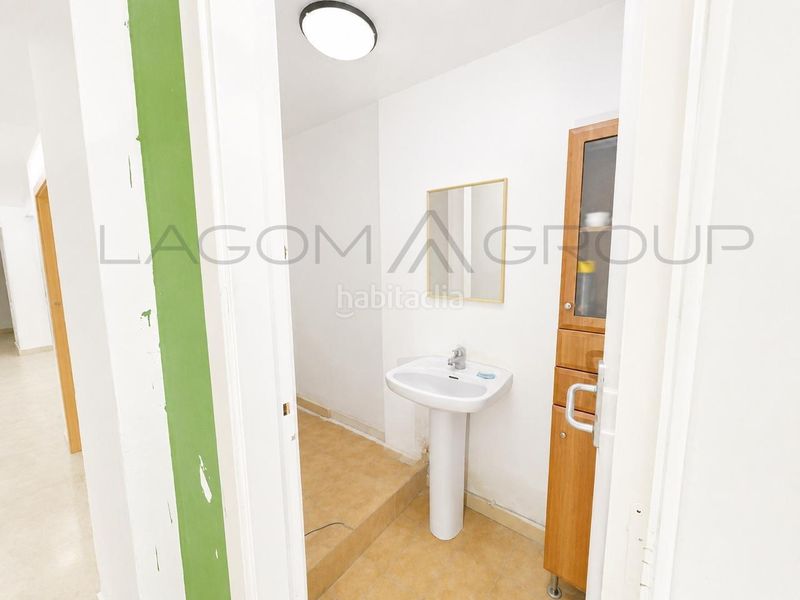 Foto cc80ea65-5493-49d1-991e-41f9ef2eb375. Local comercial a Centre Castelldefels