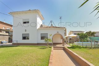 Masia a Torrent Ballester. Tu refugio en albarrosa casa con gran terreno y pozo propio en v