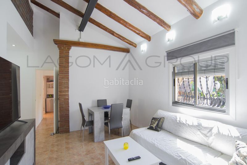 Foto 34f2c5a2-a790-4e88-947b-f3ad06dfc173. Casa amb aparcament a Torrent Ballester Viladecans