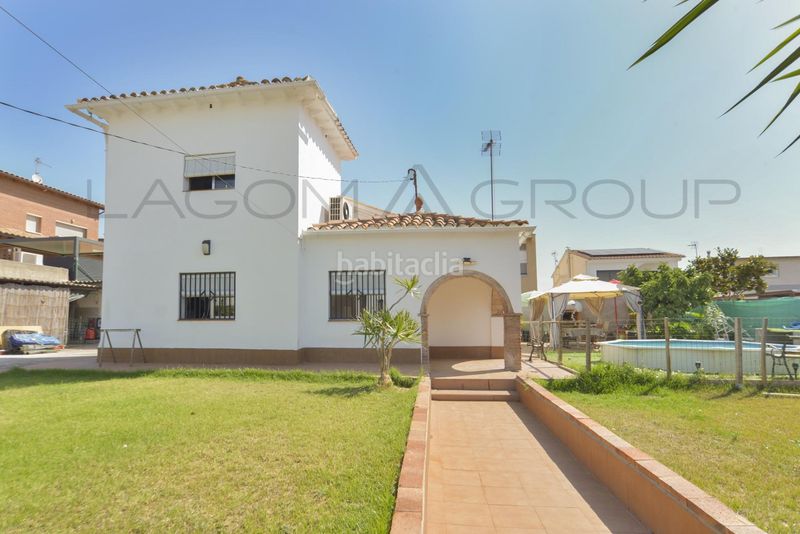 Foto 47960450-36ec-4f05-be5f-9826bc9beae1. Casa amb aparcament a Torrent Ballester Viladecans