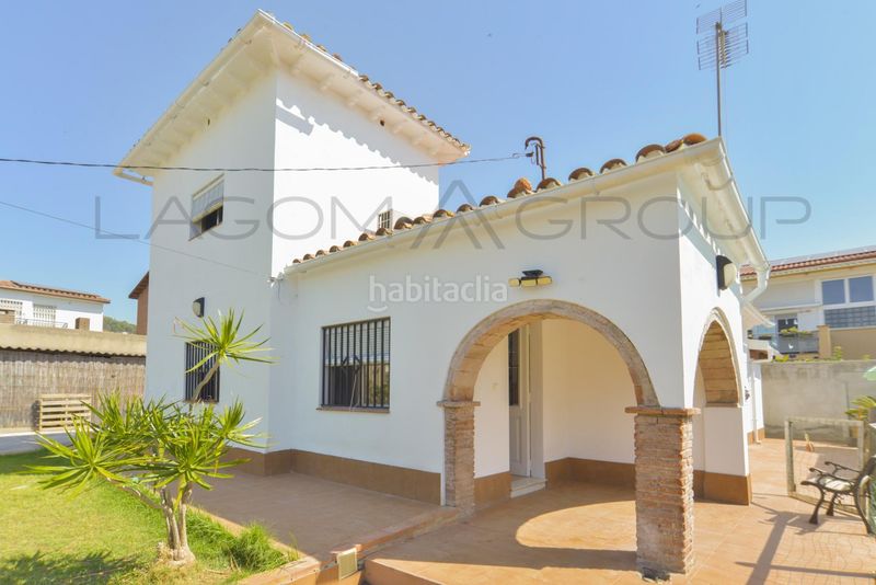 Foto 63c7b67e-3ec9-4a3b-8d89-87b6d76bc654. Casa amb aparcament a Torrent Ballester Viladecans