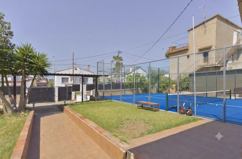 Foto 719ad4bf-def6-4726-8f49-a2576f7adad2. Casa amb aparcament a Torrent Ballester Viladecans