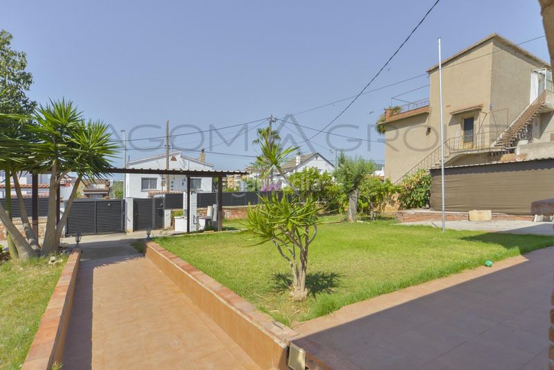 Foto 7c0dd11c-83c6-4336-8641-ec9cd4357f37. Casa amb aparcament a Torrent Ballester Viladecans