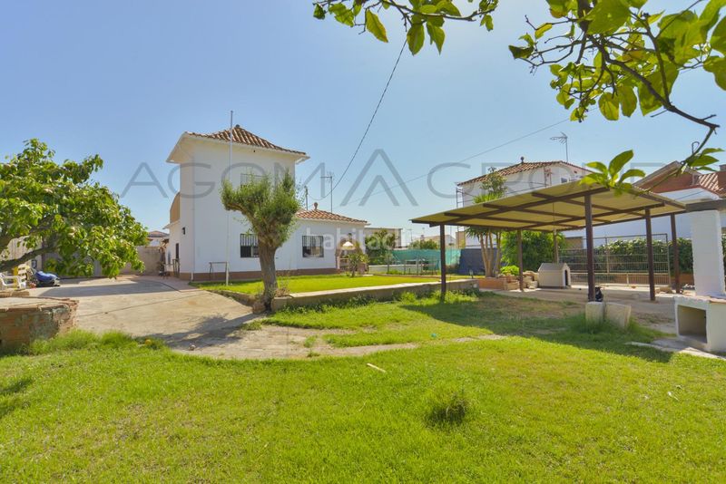 Foto b64d3d08-cdee-49b4-aac4-c89a770a73b3. Casa amb aparcament a Torrent Ballester Viladecans