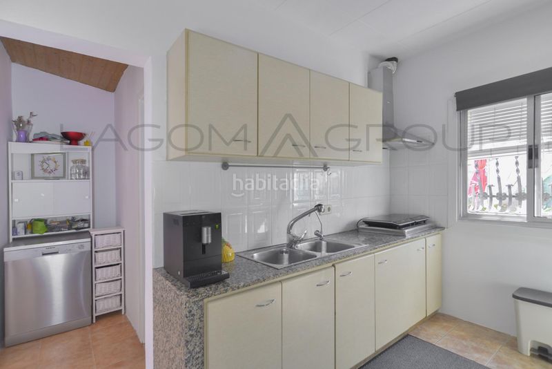 Foto c0958418-c7da-49b9-ba4c-665bdd047738. Casa amb aparcament a Torrent Ballester Viladecans
