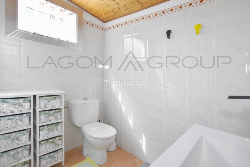 Foto f0e5eb9f-1016-41c2-8396-fb3fed9dc620. Casa amb aparcament a Torrent Ballester Viladecans