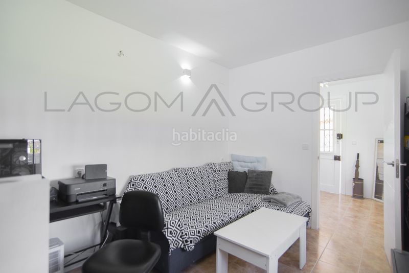 Foto f219ee1f-8a61-4695-b013-a446e99fe476. Casa amb aparcament a Torrent Ballester Viladecans