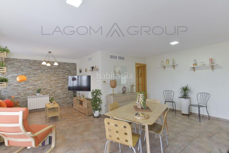 Foto b0b05b9a-8852-475f-aa1f-72655dde84d7. Dúplex amb calefacció aparcament a Can Clos-Pinetons Ripollet