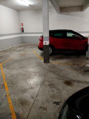 Aparcament cotxe a La Roureda